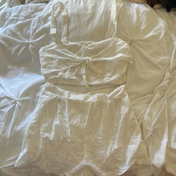 Beachy summer white set! Stiched details, tie in the front, size medium - Picture 1 of 1